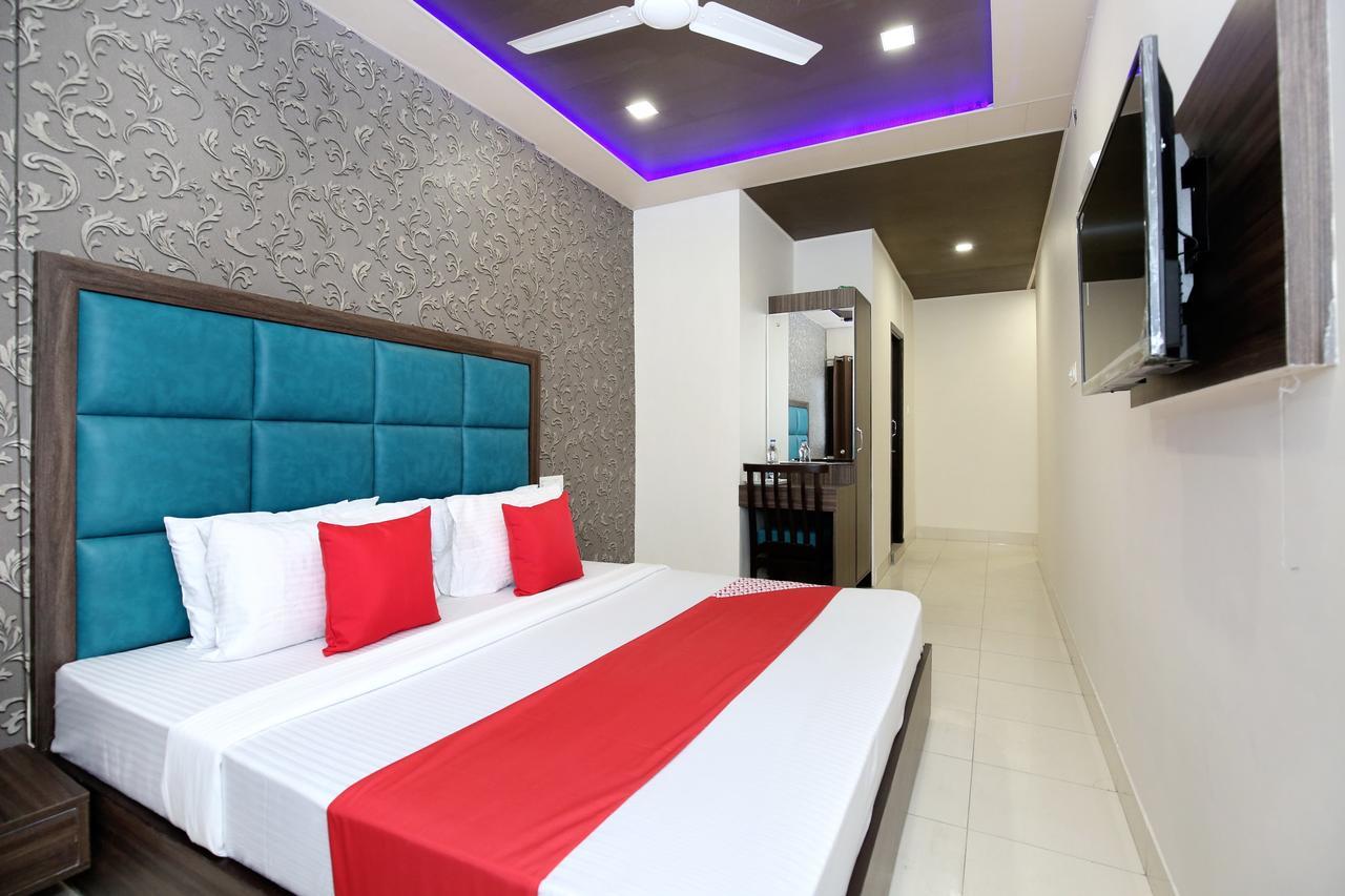 Oyo 12354 Hotel Sangreela Амритсар Экстерьер фото